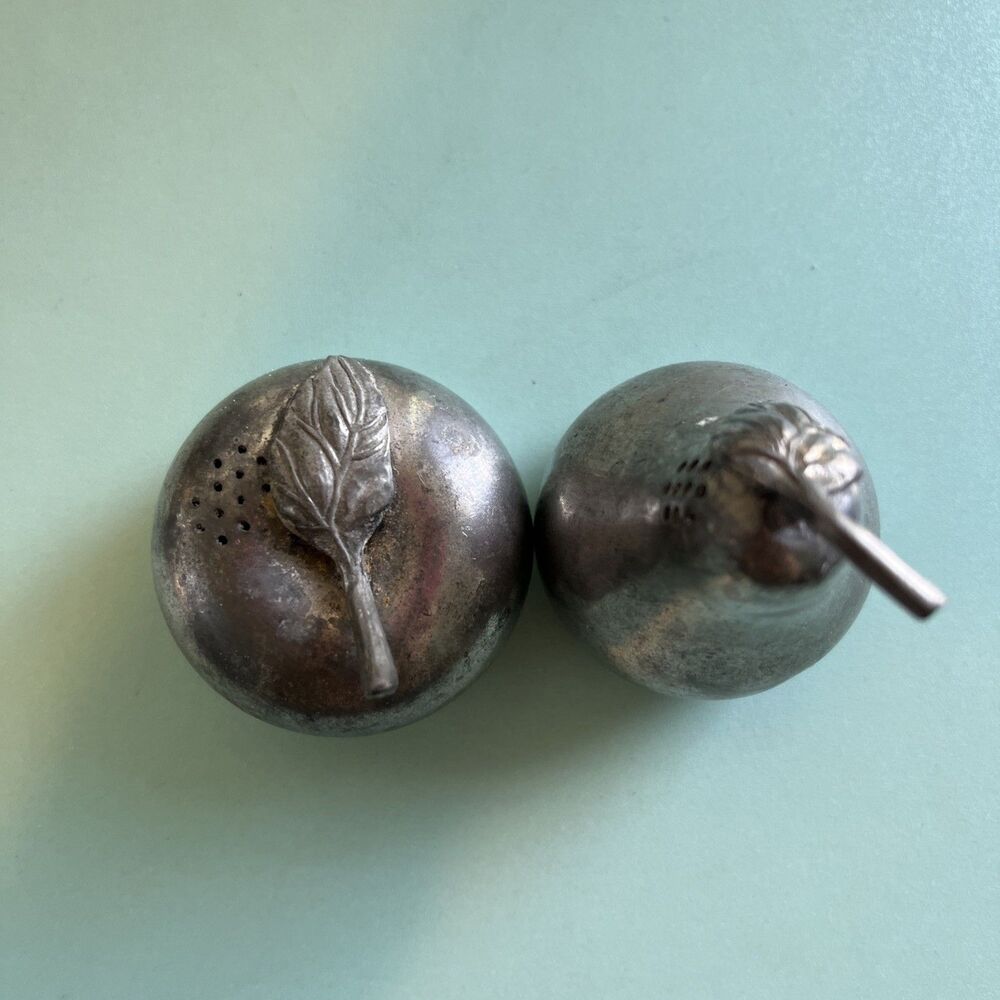 Kirk Stieff Pewter Apple and Pear Salt and Pepper Shakers With Stoppers 1970’s - Picture 3 of 8
